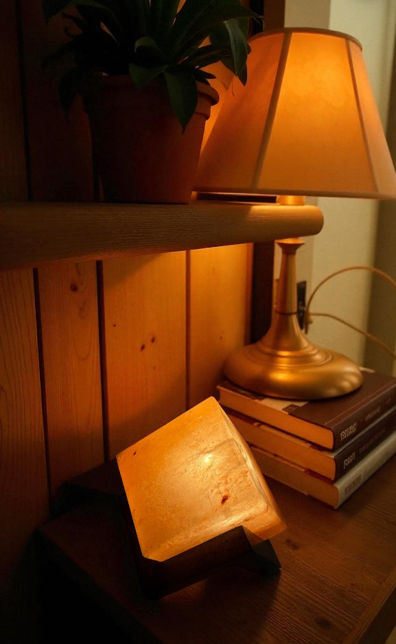 Diagonal Cube Salt Lamp